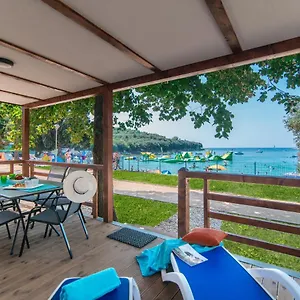https://centinera-deluxe-mobile-homes.pula-hotels.org