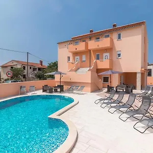 Car Apartment Pula