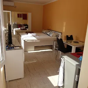 Leon Apartman Nin