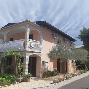 https://apartmani-katica-vir.hotelinzadar.com