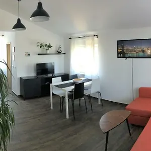 Fine & Shine Apartment