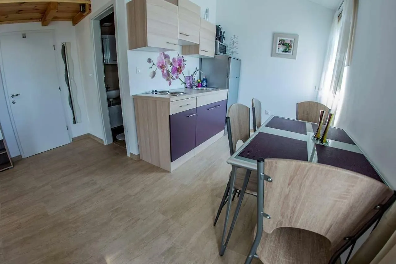 Apartments Nikic Banjole 0*,