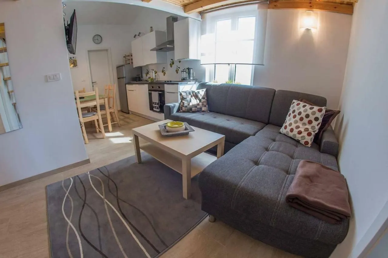 Apartments Nikic Banjole